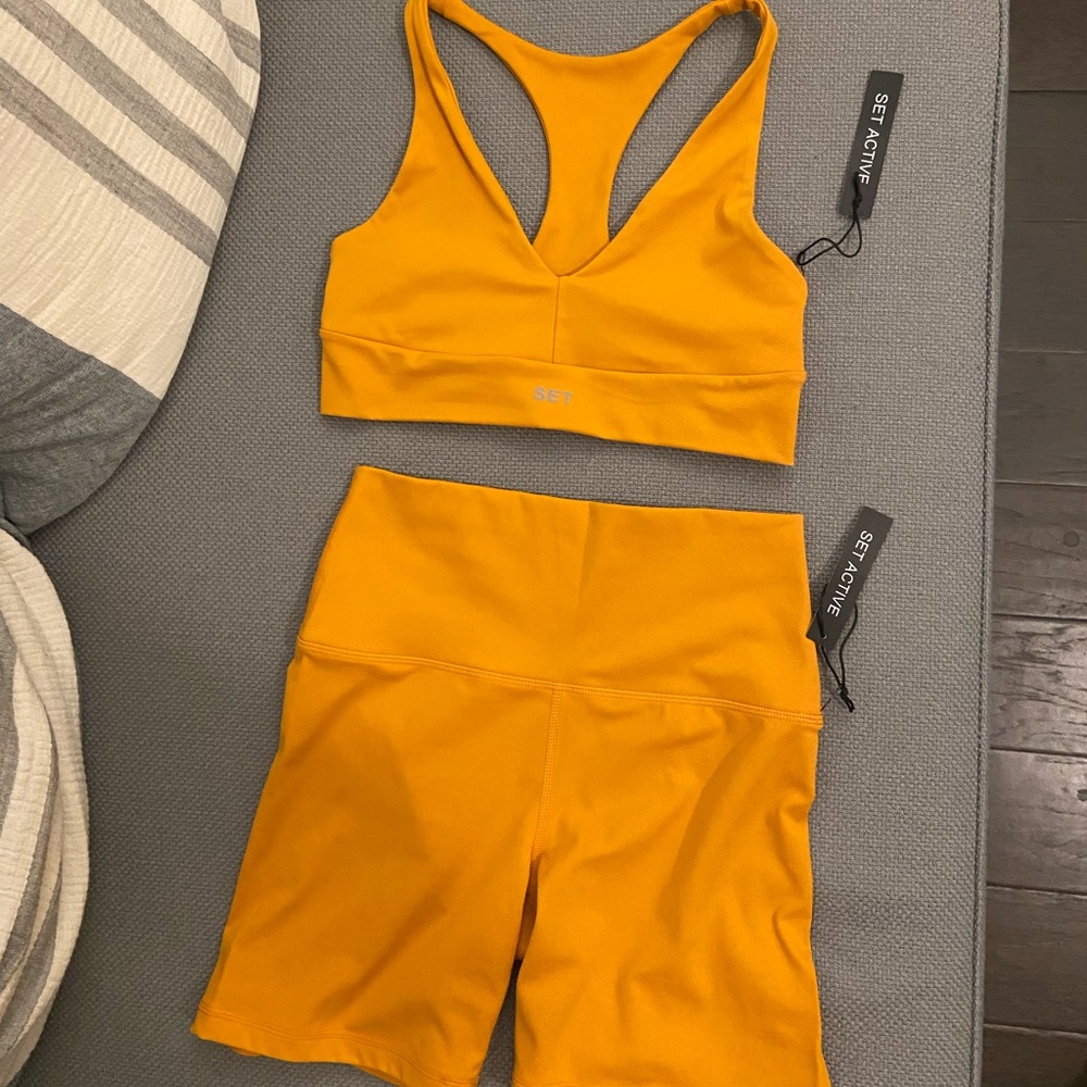SET active luxform biker shorts and sports bra set
